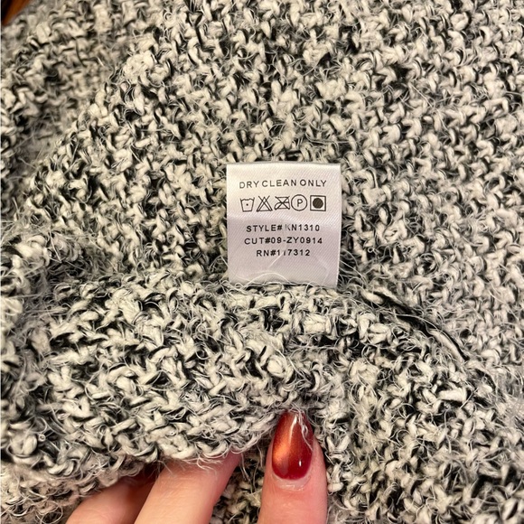 Zoa New York Gray and White Loose Thread Wide Neck Women's Sweater - Picture 6 of 7